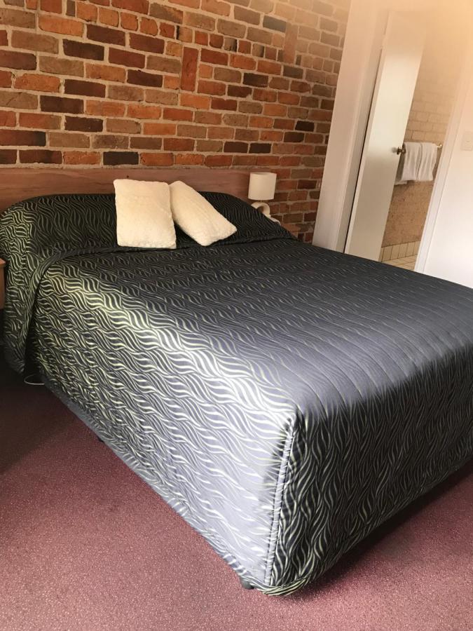Cedar Lodge Motel Армидейл Экстерьер фото