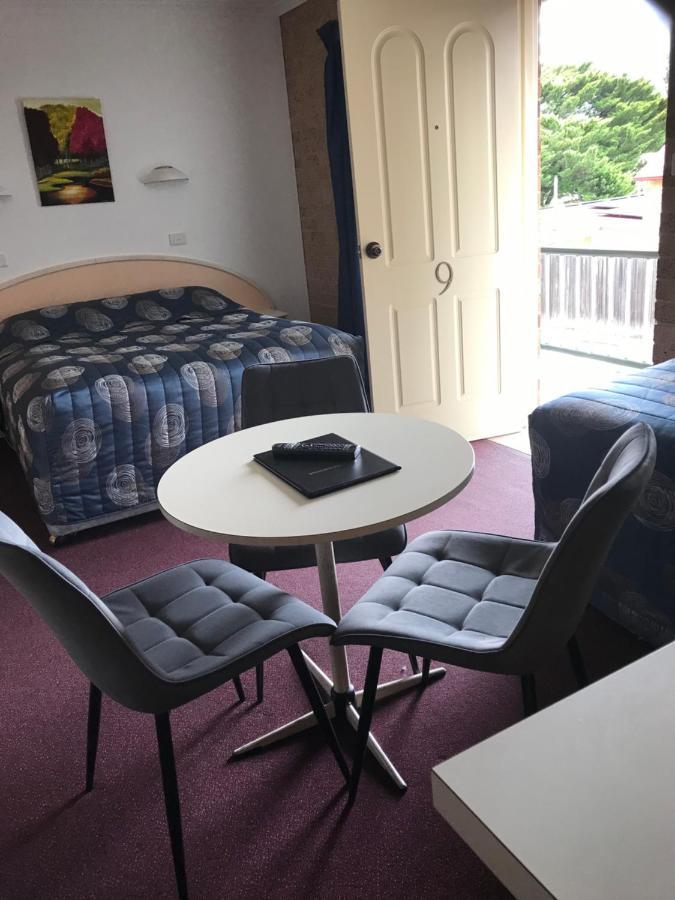 Cedar Lodge Motel Армидейл Экстерьер фото