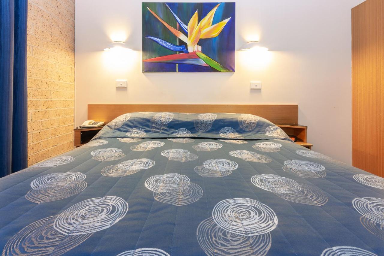 Cedar Lodge Motel Армидейл Экстерьер фото