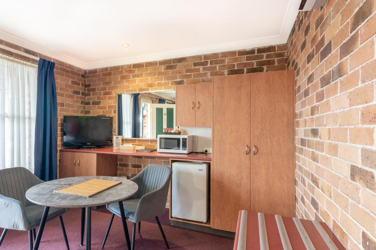 Cedar Lodge Motel Армидейл Экстерьер фото