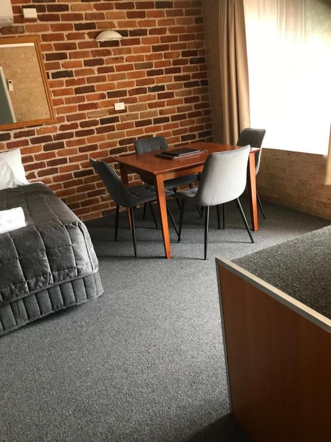 Cedar Lodge Motel Армидейл Экстерьер фото