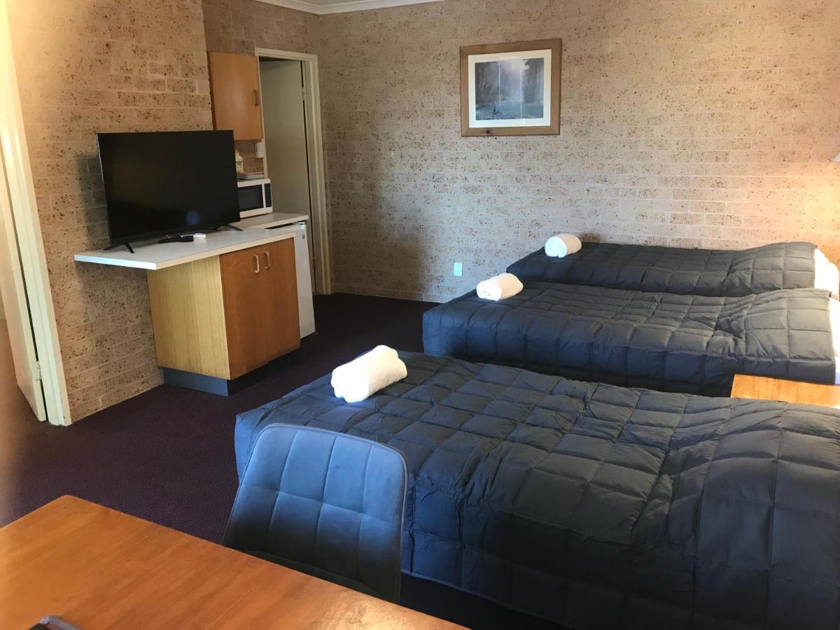 Cedar Lodge Motel Армидейл Экстерьер фото