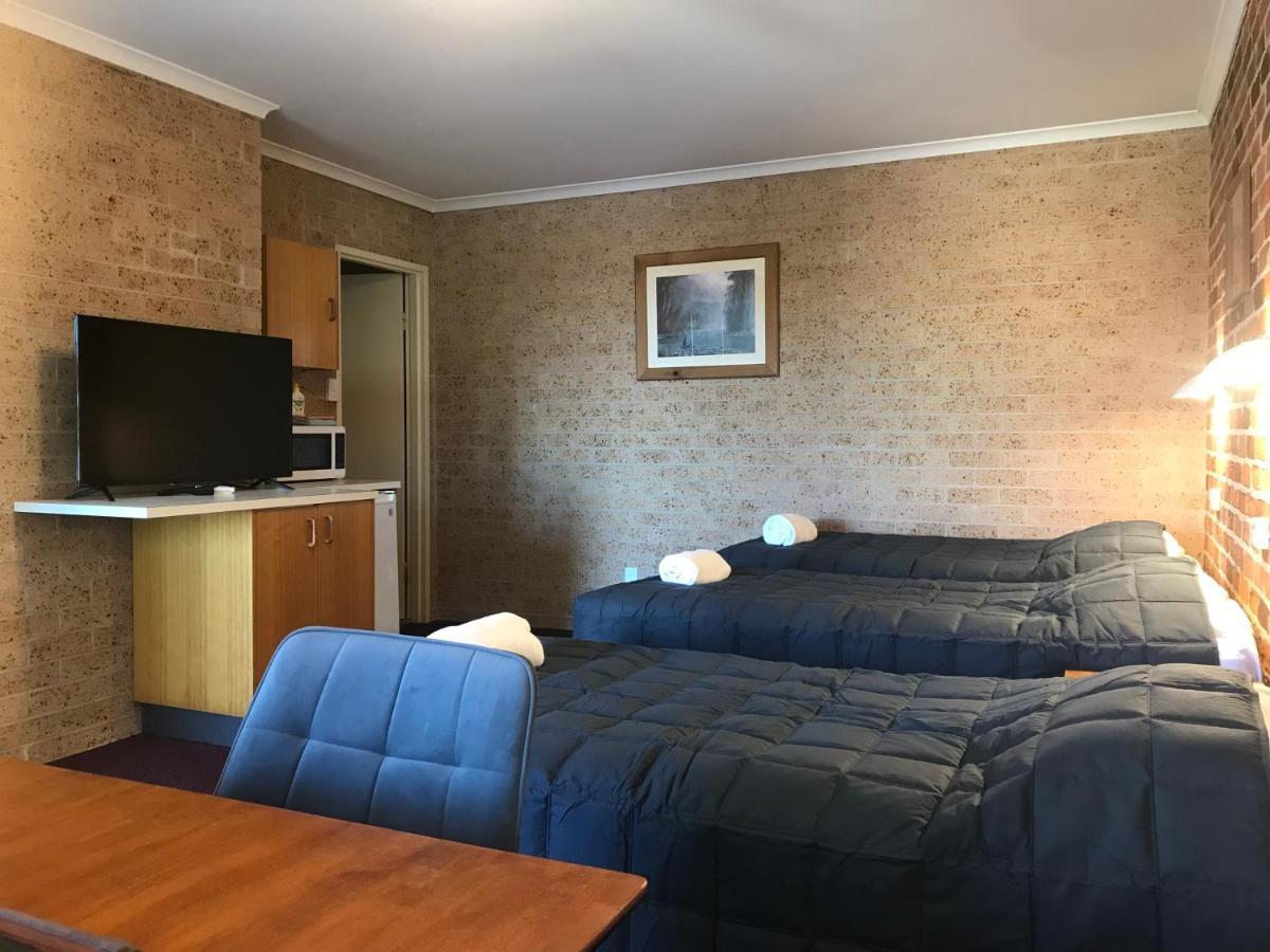 Cedar Lodge Motel Армидейл Экстерьер фото
