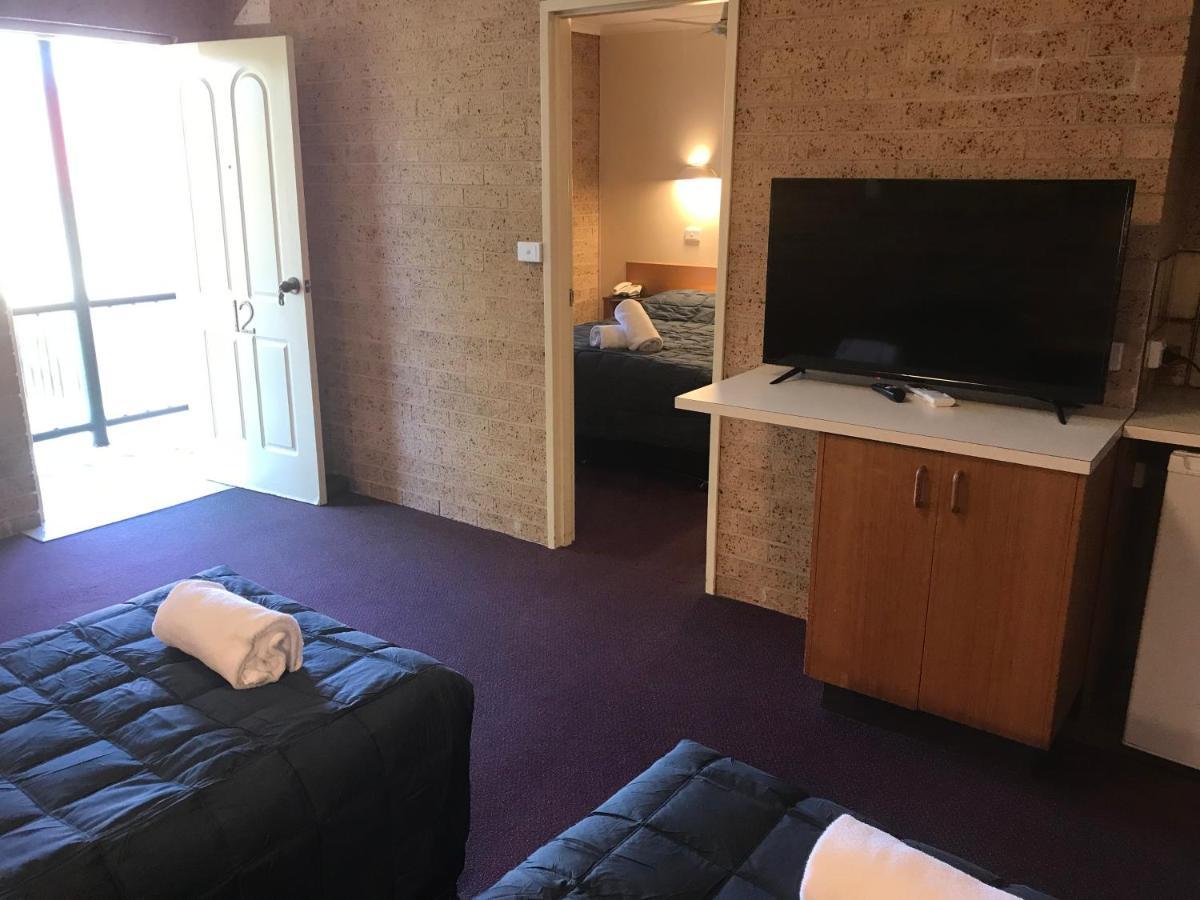 Cedar Lodge Motel Армидейл Экстерьер фото